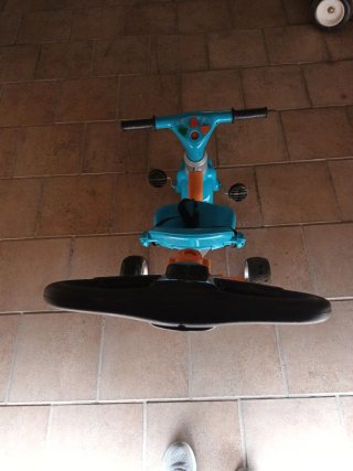 Triciclo infantil azul