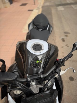 Kawasaki Z800E 2016 Negra y Blanca