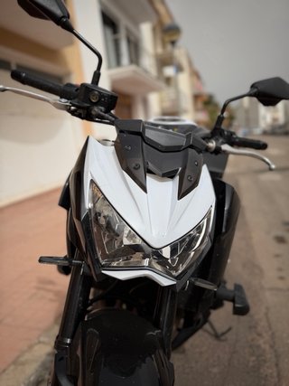 Kawasaki Z800E 2016 Negra y Blanca