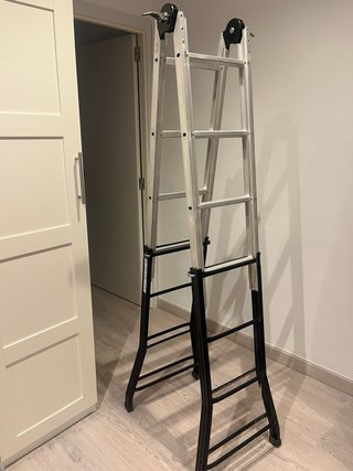Escalera multiusos plegable