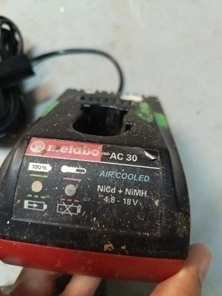 Cargador Metabo AC 30 + 2 Baterías