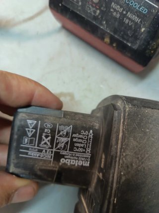 Cargador Metabo AC 30 + 2 Baterías