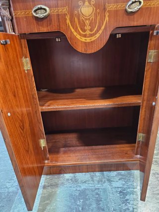 Mueble madera cajón y puertas