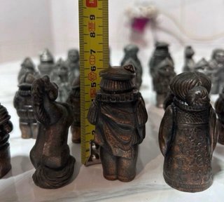 Antiguo juego ajedrez metal - 32 figuras