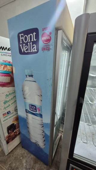Nevera expositora Font Vella