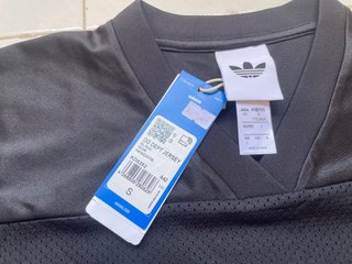 Camiseta Adidas Originals meesh setreetwear size S