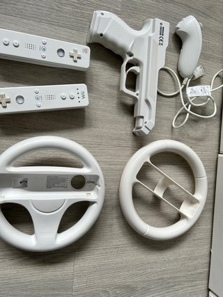Accesorios Wii: Guitarra, Pistola, Volantes y Jueg