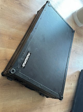 Pioneer XDJ-XZ con flightcase, maleta y decksaver