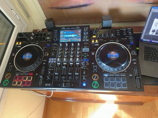 Pioneer XDJ-XZ con flightcase, maleta y decksaver