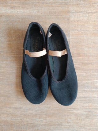 Zapatos de caracter negras para niña,talla 32
