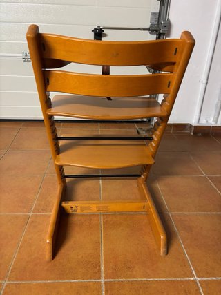 Trona Stokke marrón