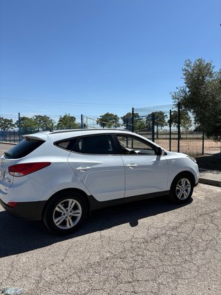 Hyundai ix35 2010/ honda hornet 2008