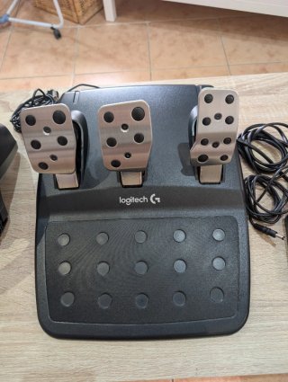 Volante Logitech G29 con Pedales y Caja