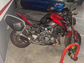 Kawasaki Z900 Naked Roja y Negra