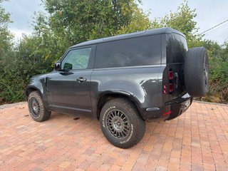Land Rover Defender 2023