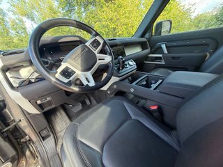 Land Rover Defender 2023