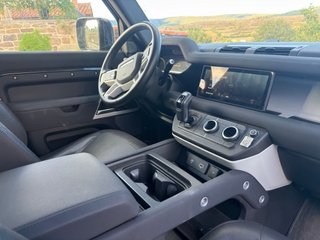 Land Rover Defender 2023