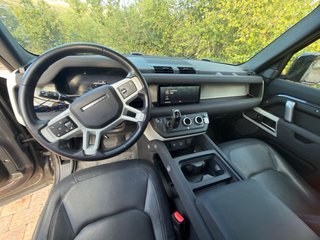 Land Rover Defender 2023