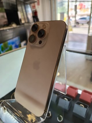 iPhone 16 Pro DORADO