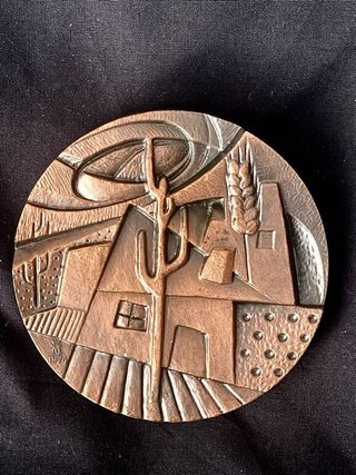 Medalla de bronce arte figura humana