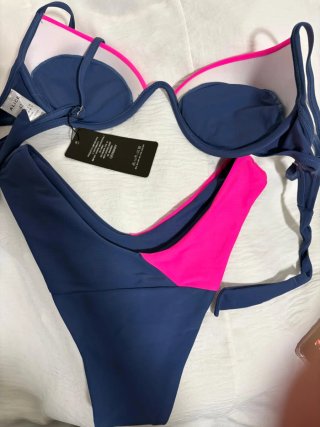 Costumi  da bagno Nuovi con cartellino Offerta