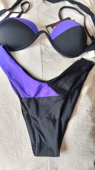 Costumi  da bagno Nuovi con cartellino Offerta