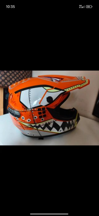 Casco infantil Virtue