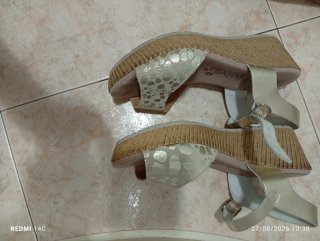 Sandalias Isabella Mujer Beige y Dorado
