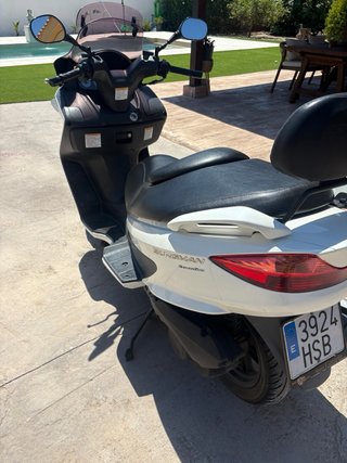 Suzuki Burgman 125cc Scooter Ejecutive