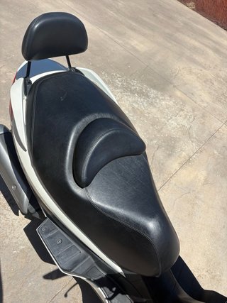 Suzuki Burgman 125cc Scooter Ejecutive