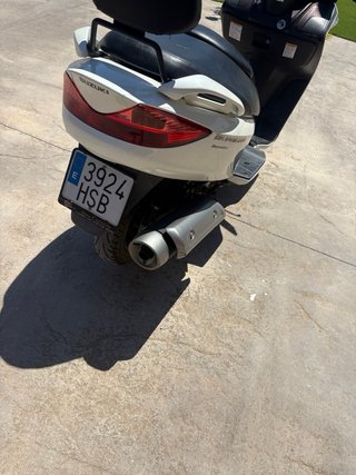 Suzuki Burgman 125cc Scooter Ejecutive