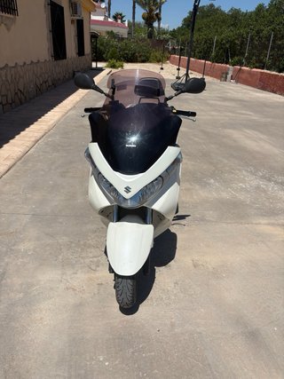 Suzuki Burgman 125cc Scooter Ejecutive