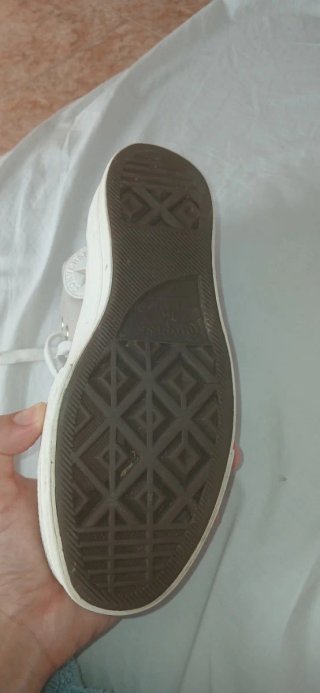 Zapatillas altas beige y blancas