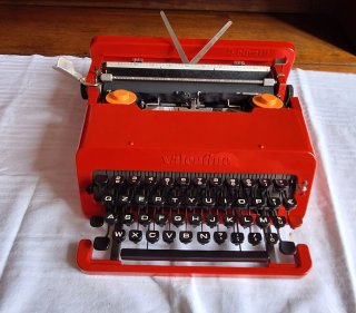 ​Macchina da scrivere Olivetti Valentine