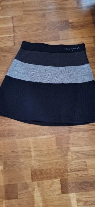 Falda Desigual Negra y Gris
