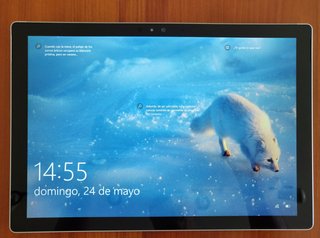 Surface Pro 4 con teclado y cargador