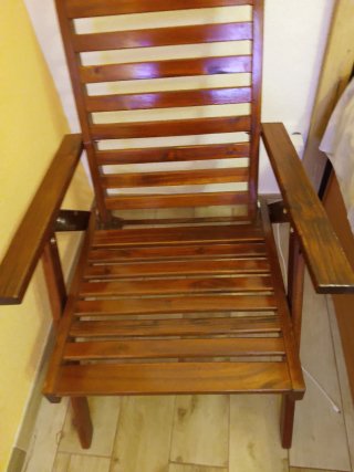 Sillón de jardín con cojín a rayas
