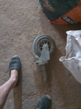 Rueda para andamio con freno