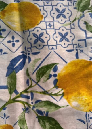 Tovaglia con limoni e decoro blu