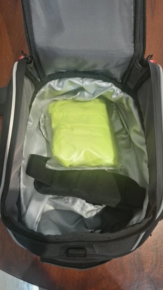 Bolsa depósito GIVI Tanklock 25 Lt. Sin usar