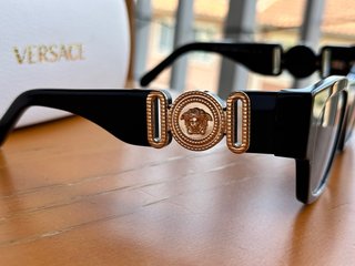 Gafas de sol Versace negras y doradas