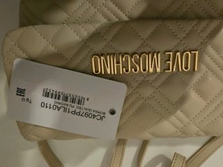 Bolso Love Moschino acolchado beige