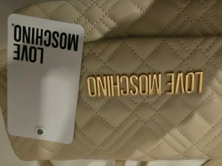 Bolso Love Moschino acolchado beige