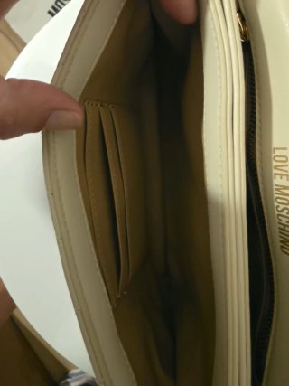 Bolso Love Moschino acolchado beige