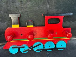 Perchero infantil tren madera