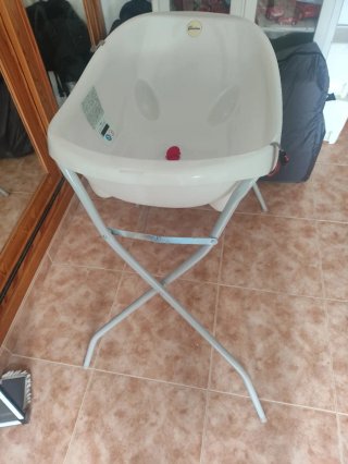 Bañera alta para bebés con soporte
