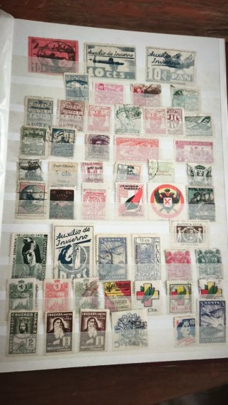 Álbum de sellos de España con aprox. 1.200 piezas