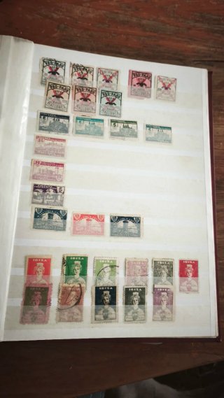 Álbum de sellos de España con aprox. 1.200 piezas