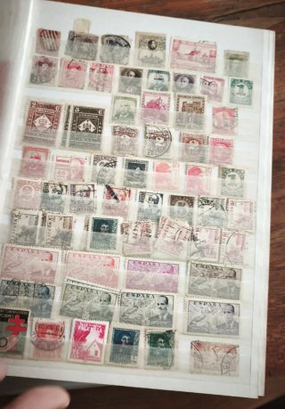 Álbum de sellos de España con aprox. 1.200 piezas