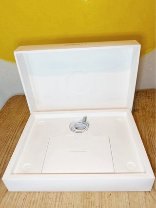 MacBook Pro 14 M5 32GB RAM 1TB SSD 17 ciclos